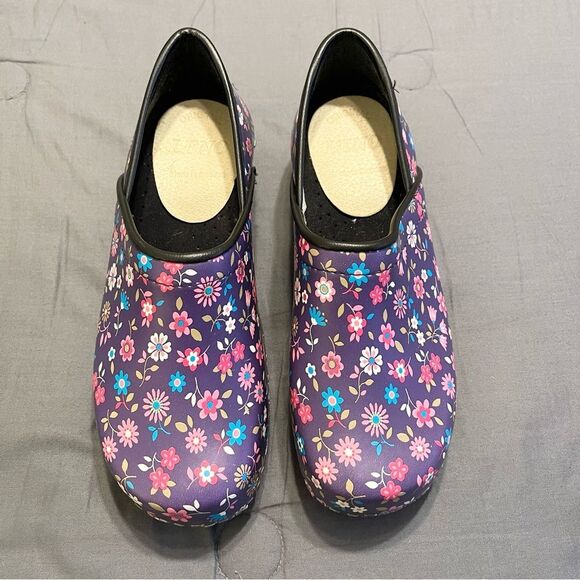 Vibrant Purple and Pink Floral Mules for Outdoor Comfort - Picture 1 of 7
